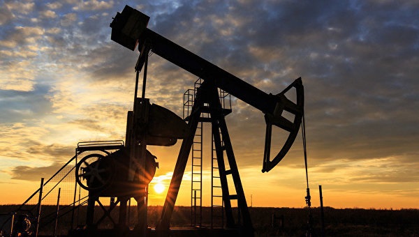 Цена нефти Brent приближается к 53 долларам